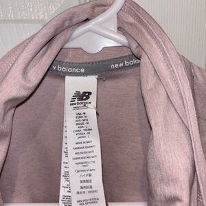 New Balance Women’s Large Funnel-Neck Long Sleeve Half-Zip Pullover Shirt